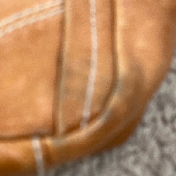 Tignanello Carmel Genuine Leather Hobo Bag 3 Front Zippered Pockets Big Interior - Picture 5 of 16